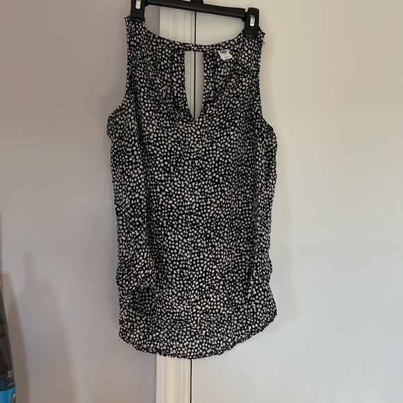 Old Navy Black and White tank top - Picture 2 of 6